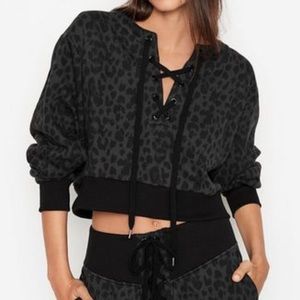 Victoria’s Secret Cropped Animal Print Sweatshirt Drop Shoulder Long Sleeve XS